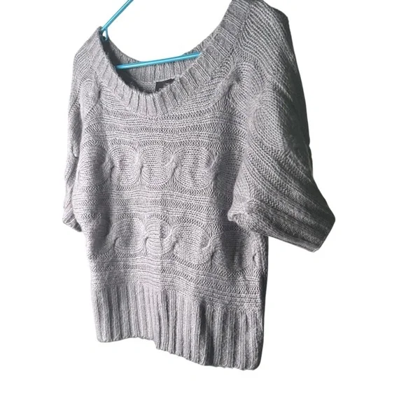 🔴 5 for $40 SALE!
Rue Gray Crop Light Weight Cable Knit Sweater size S - Picture 3 of 8